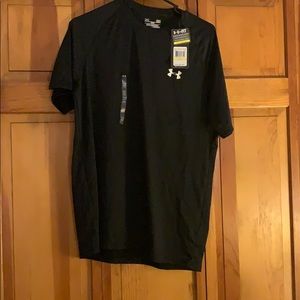 Never worn men’s under Armour tshirt